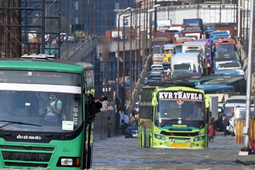 Bengaluru Traffic LIVE Updates: Light Rains Likely in Bengaluru, Traffic Police Caution Commuters Amidst Waterlogging