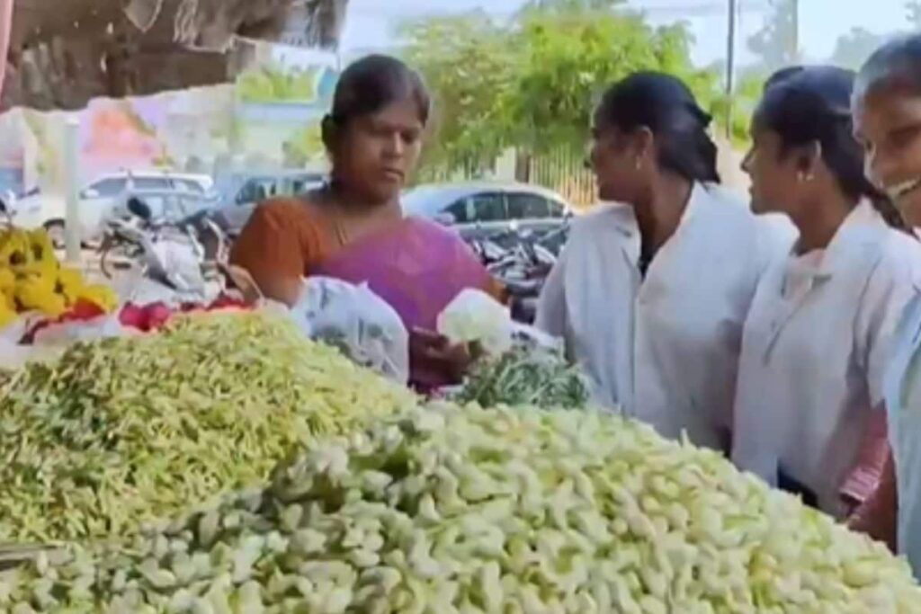 In Tamil Nadu's Viluppuram, Flower Farmers Prosper Despite Kanakambaram Shortage