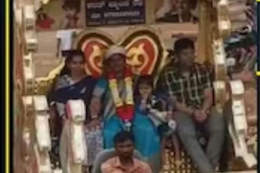 In Karnataka’s Mummigatti Village, PT Teacher Gets Emotional Farewell From Students