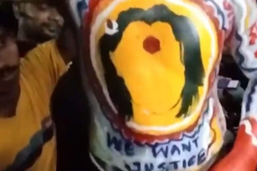 Kolkata Doctor Rape-murder Case: Passengers Stage Protest Inside Bengal Local Train