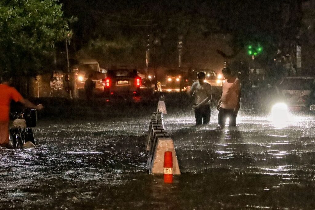 2 Killed In Delhi, Schools Shut Amid Traffic Chaos As Heavy Rain Triggers Disruptions | Top Updates