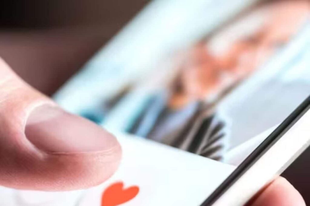 Swipe, Sip, Scammed: How Men on Dating Apps are Being Fooled Into Paying Rs 50,000 for a Few Drinks