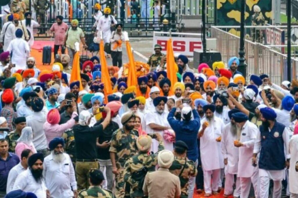 SGPC Orders Gurudwaras to Change The Colour of 'Nishan Sahib' from Saffron