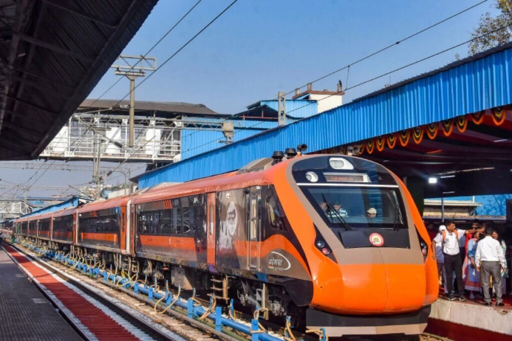 Vande Bharat Express Train Connecting Lucknow, Meerut Launches on August 31; Children to Be First Passengers