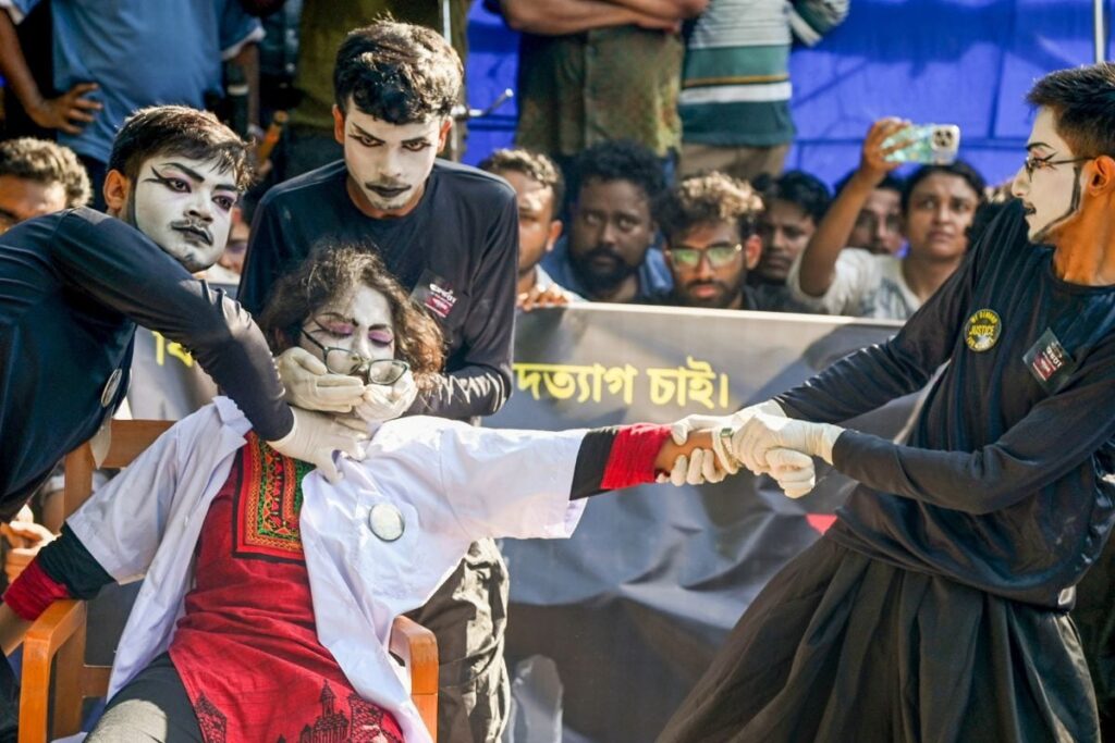 TMC, BJP To Hit The Streets To Demand Justice For RG Kar Victim; 1 Chhatra Samaj Leader Held For Nabanna 'Violence' | Updates