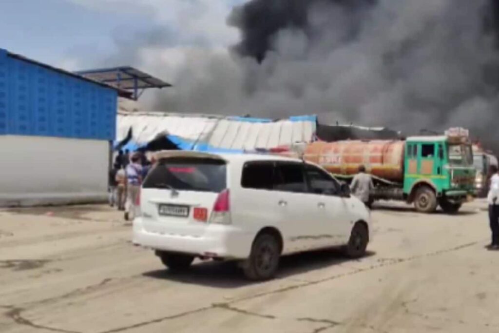 Massive Blaze Sweeps Through Gadgets Manufacturing Unit in Gujarat's Kutch, Firefighting Ops Underway | WATCH