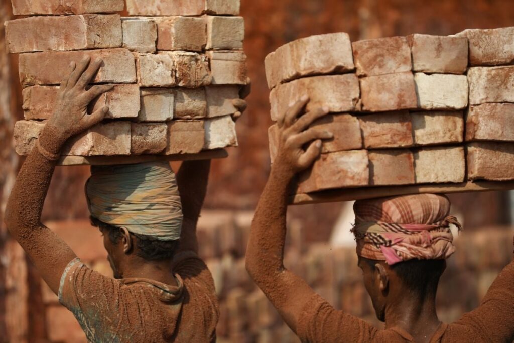 Govt Hikes Minimum Wage Rates for Workers Up to Rs 1,035 Per Day