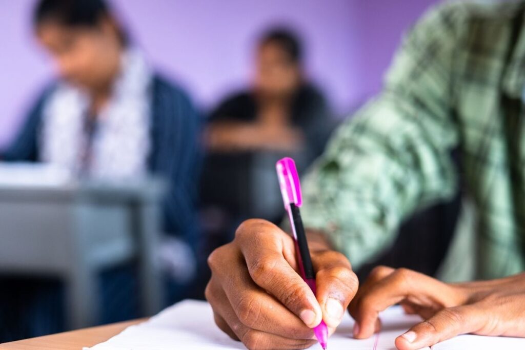 Student Protests End as Maharashtra Approves 100% Fellowship for OBC Research Scholars