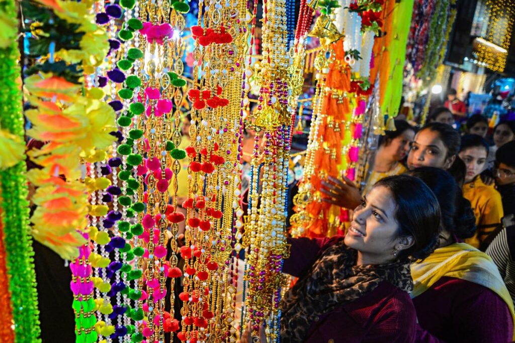 Urban India Likely to Spend Rs 1.85 Lakh Crore During Festive Season 2024 on Shopping: LocalCircles Survey