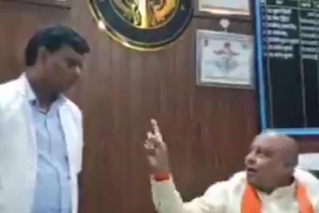 UP Govt Hospital Employee Loses Job For Overcharging Re 1 From Patients | Video