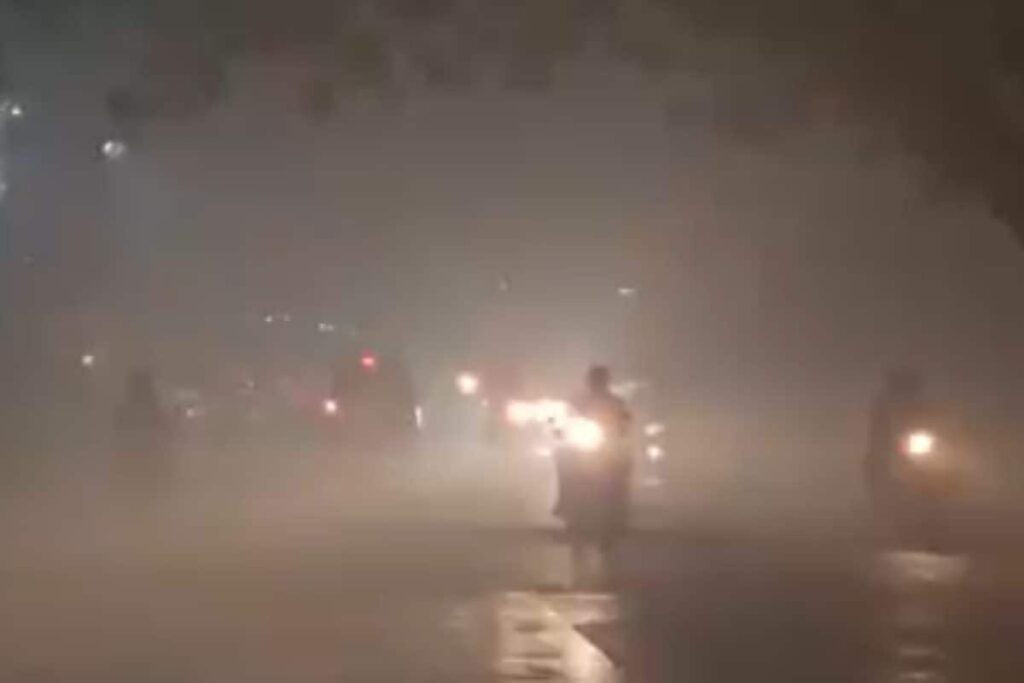 Gas Leak At Chemical Company In Thane, Panic Grips Residents As Reduced Visibility Causes Discomfort | Video