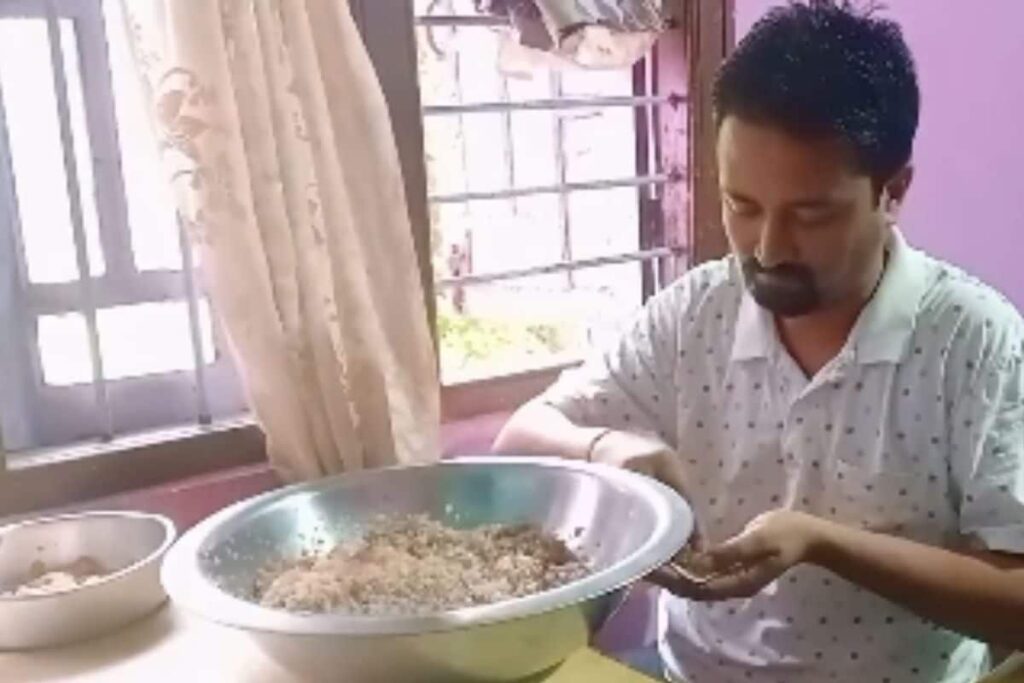 In Assam’s Haleswar, This Mother-son Duo's Momo Stall Is A Favourite
