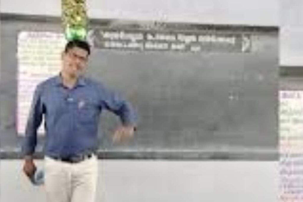 This Tamil Govt Teacher Is Making His Classes Creative By Performing Folk Dance