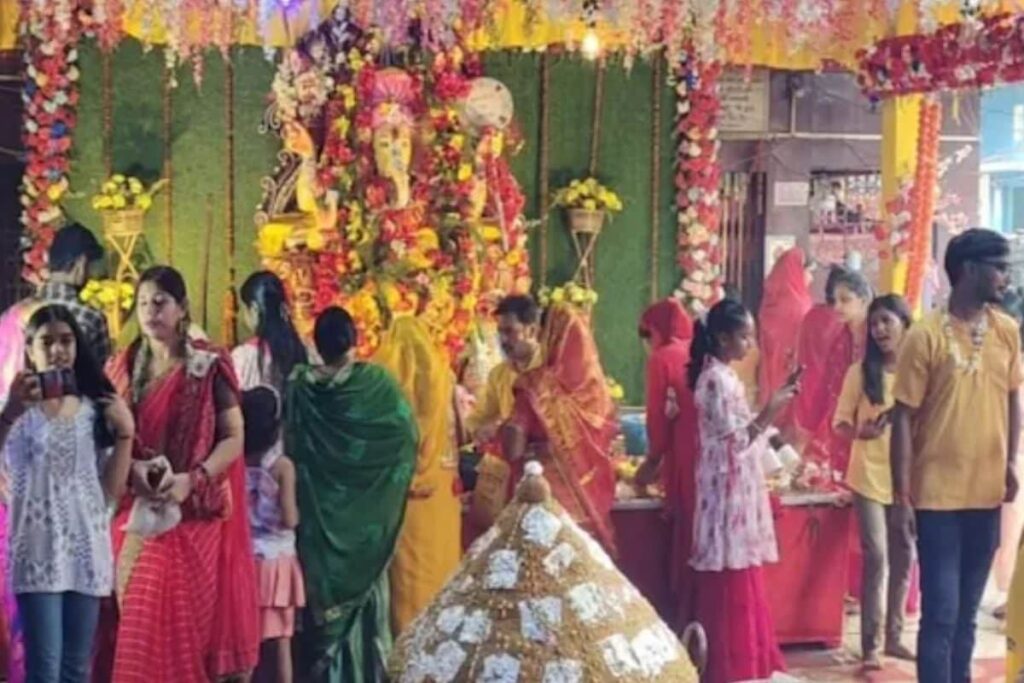 In Bengal, Massive Laddu Weighing 751 Kg Offered At This Ganesh Puja Pandal