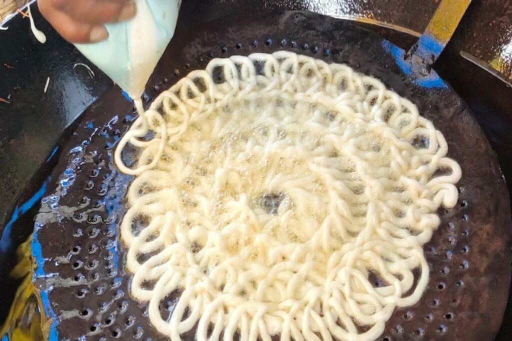 Jumbo Jalebis, Weighing Upto 2 Kgs, Are Sold For Rs 160 Per Kg In Bengal’s Bankura