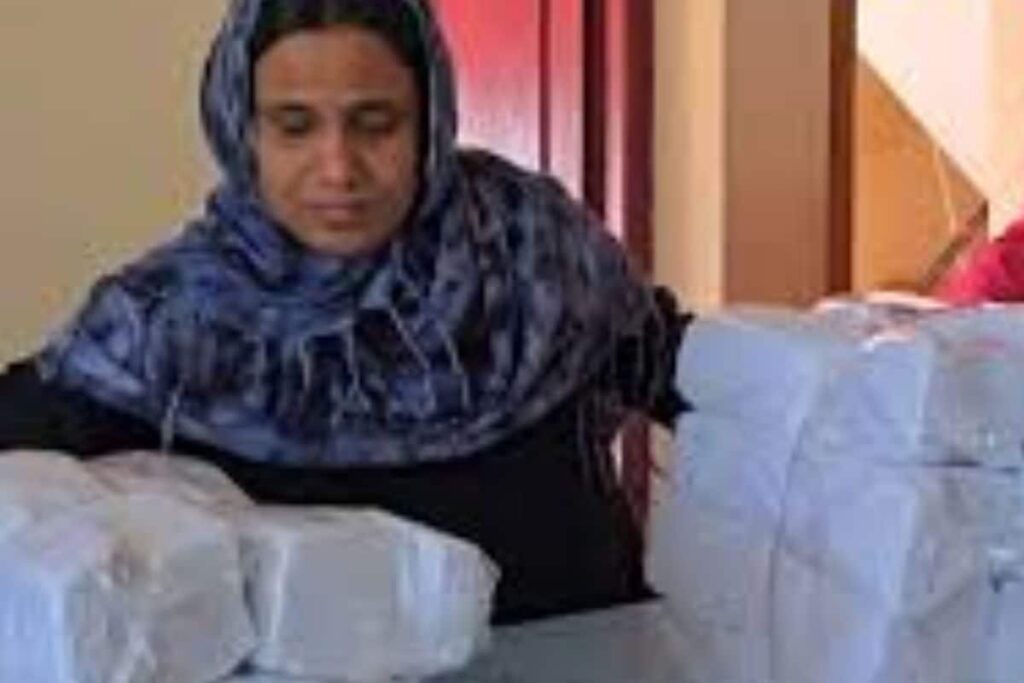 Tamil Nadu Woman Earns Rs 30,000 A Month Selling Shirt Collars To Garment Companies