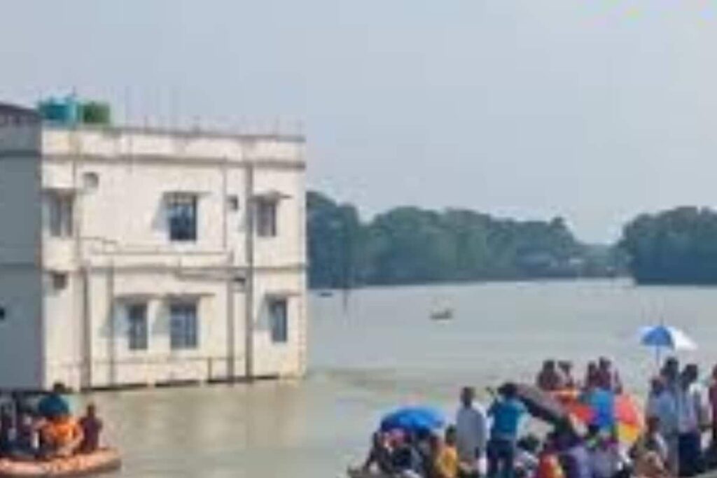 In Bengal's Ghatal, Locals Use Boats To Commute Amid Floods