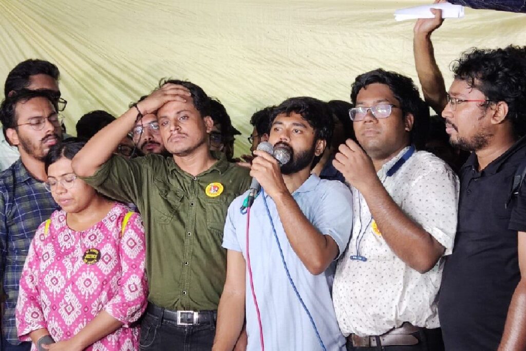 After 42 Days, Kolkata Doctors To Resume Emergency Duties But Protests To Continue