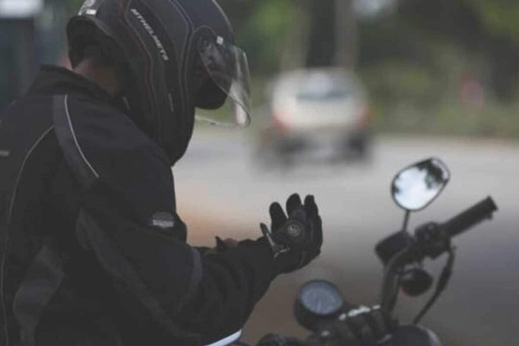 Mumbai: Mob Beats Up Biker After He Attacks Woman With Helmet In Road Rage Incident