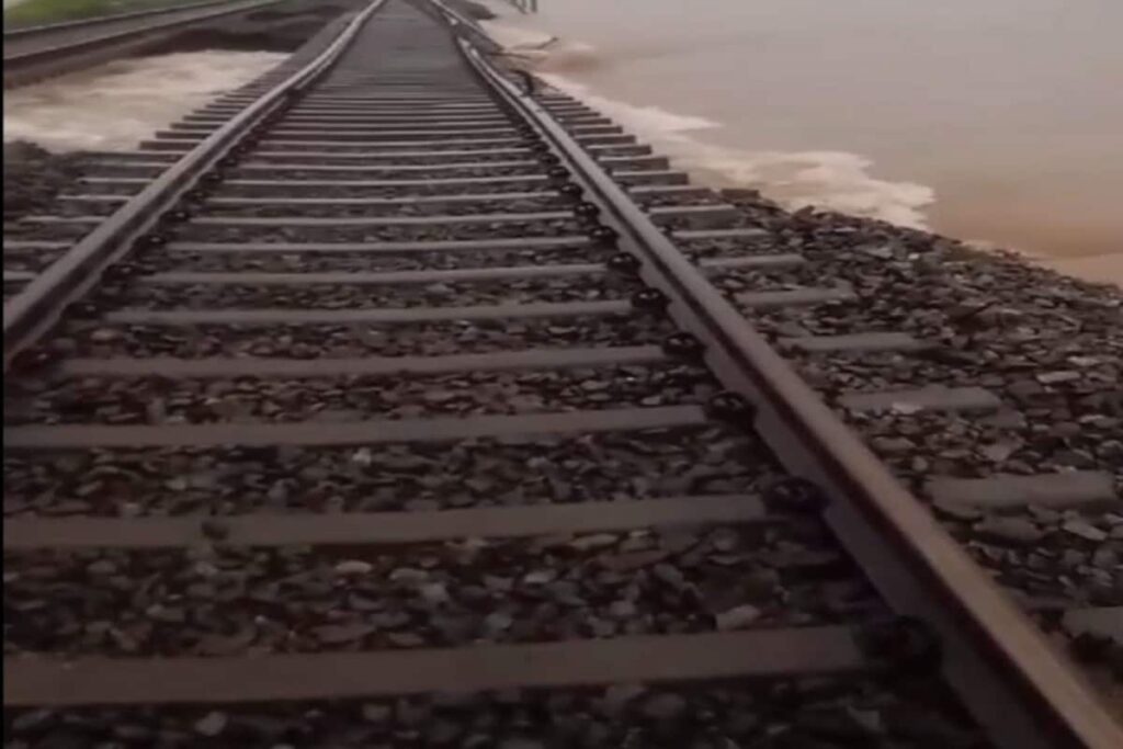 Upset Over Treatment By  Magistrate, Cop Lies Down on Railway Track in Aligarh