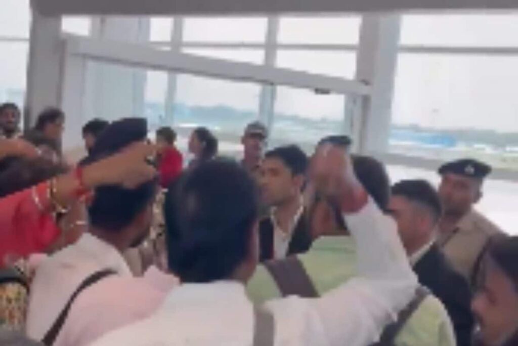 SpiceJet Cancels Flight Just 5 Minutes Before Boarding, Sparks Outrage And Protests At Delhi Airport | Video
