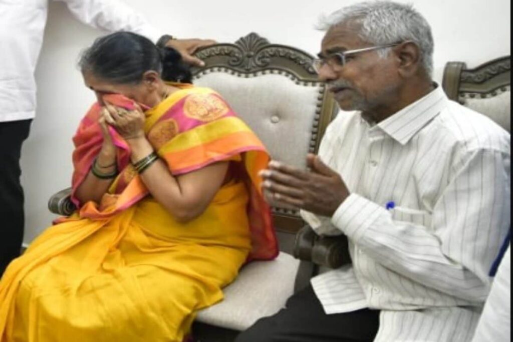 ‘Washing Hands With Tears’: Renukaswamy’s Parents Break Down After Looking At 'Torture' Photos