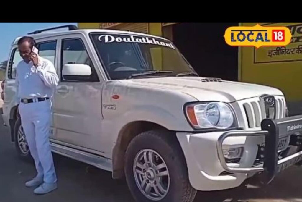 This Rajasthan Man Is Seen Only In All-White Attire, His Fashion Statement Is Now Viral