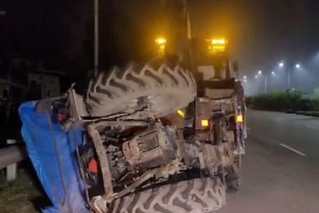 Mirzapur Accident: 10 Labourers Killed as 'Out of Control' Truck Sends Tractor Into Drain