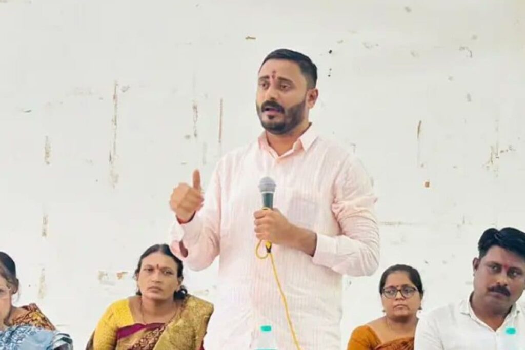 Beautiful Girls Prefer Jobholders, Not Farmers' Sons—Maharashtra MLA Faces Backlash Over Controversial Remarks