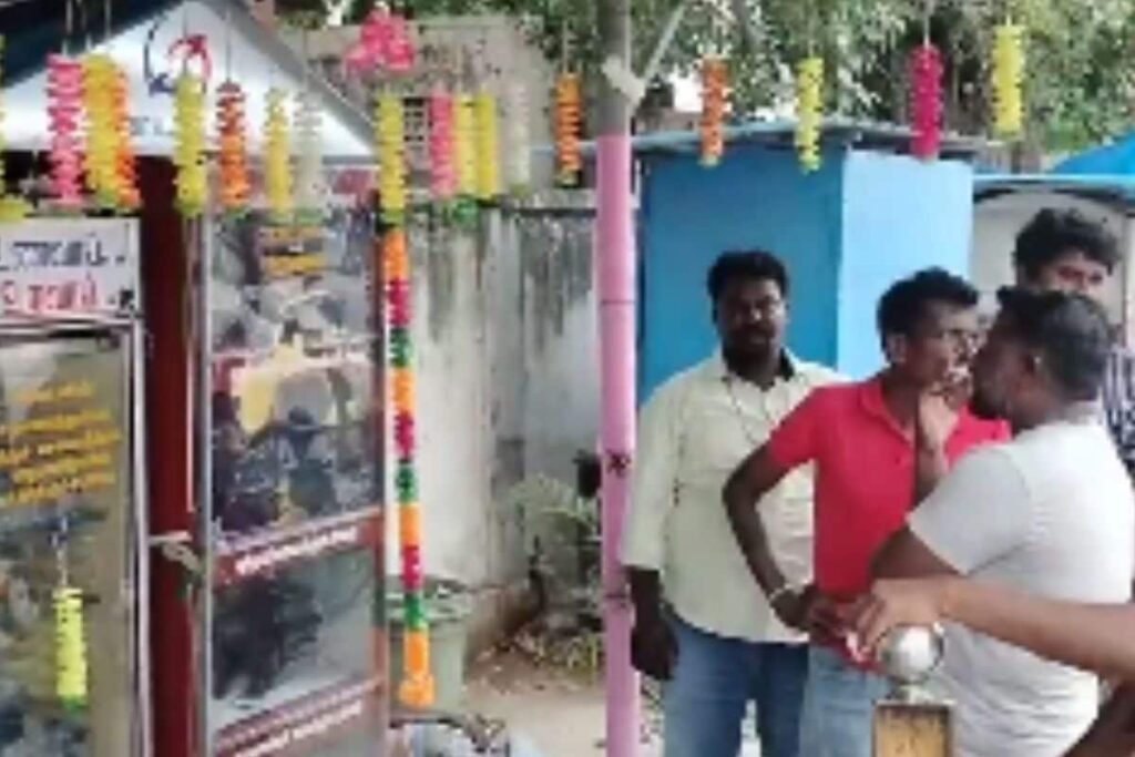 In Kanyakumari, This Group Of Friends Gives Free Clothing And Food To Poor