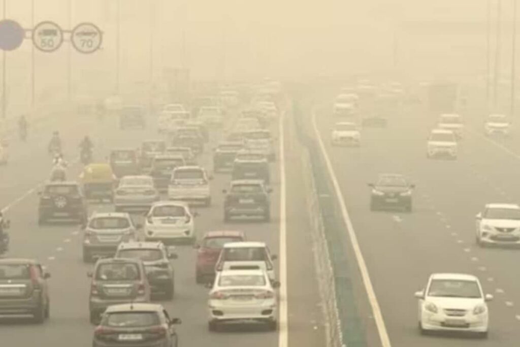 Delhi Air Quality Slips Into 'Severe' Category Ahead Of Diwali, AQI Crosses 400 At Anand Vihar Amid Thick Fog