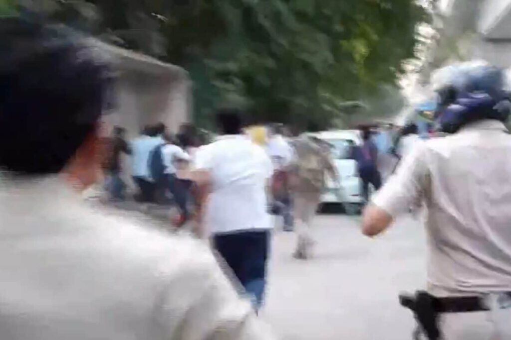 Student Groups Clash in Jamia Millia Islamia During Diwali Celebrations, Communal Slogans Raised | Video