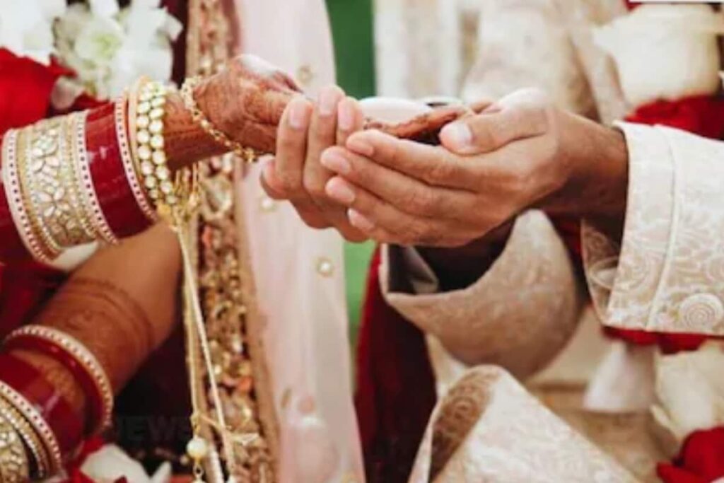 Brother and Sister Marry Each Other in UP's Hathras to Get Money Under Mass Marriage Scheme