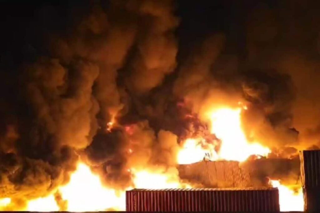 Massive Fire Destroys Warehouse in Maharashtra's Bhiwandi, Efforts To Douse Flames On