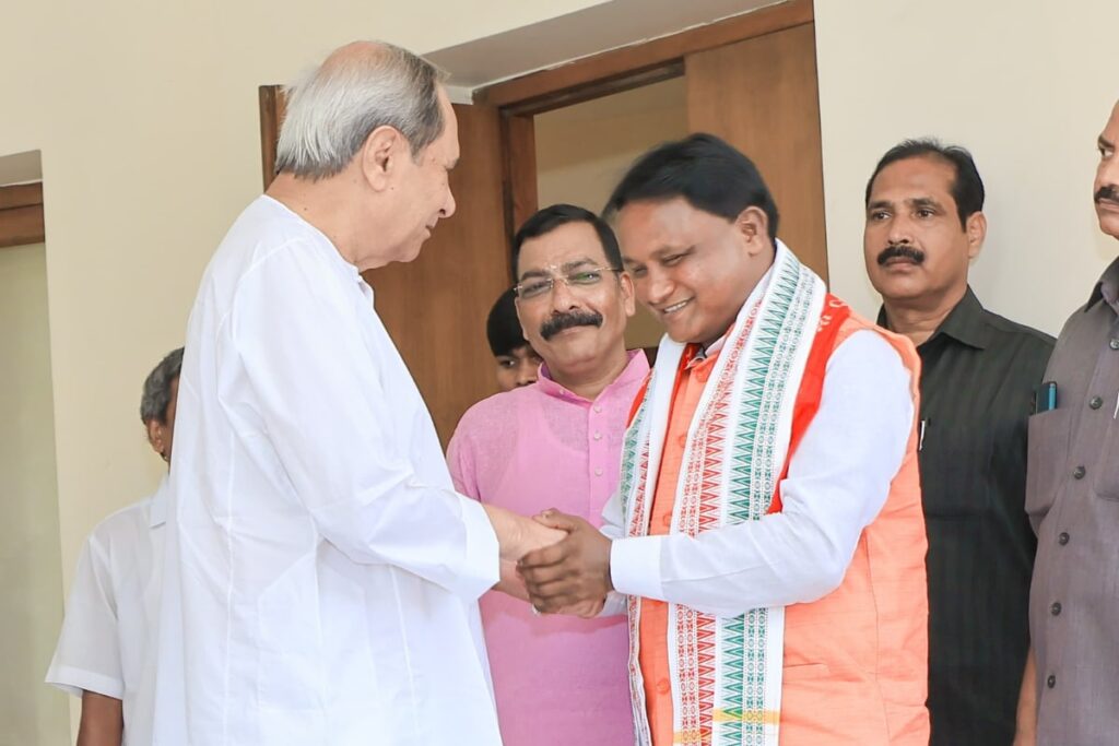 Mohan Majhi Govt Faces Acid Test, Comparisons with Naveen Patnaik, as Cyclone Dana Set to Storm Odisha