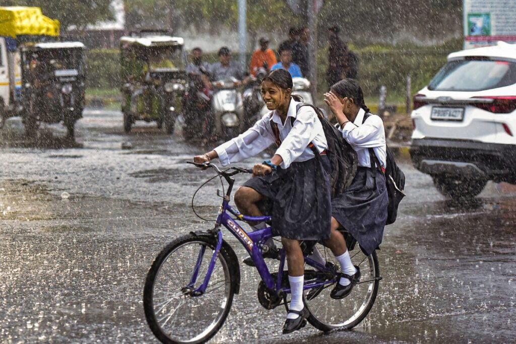 Mumbai Weather Updates: Rain Lashes Parts Of City, IMD Issues Yellow Alert