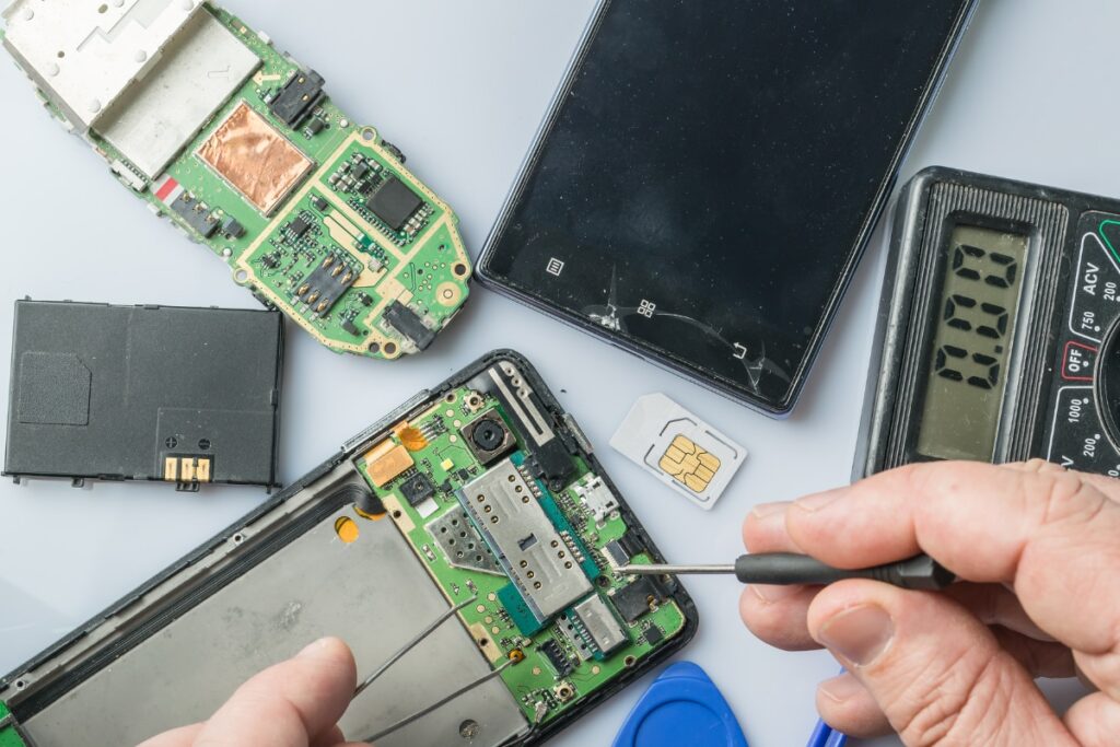 Cheap Phone Rats Out Gold Smuggler at Delhi Airport. Here's What Happened