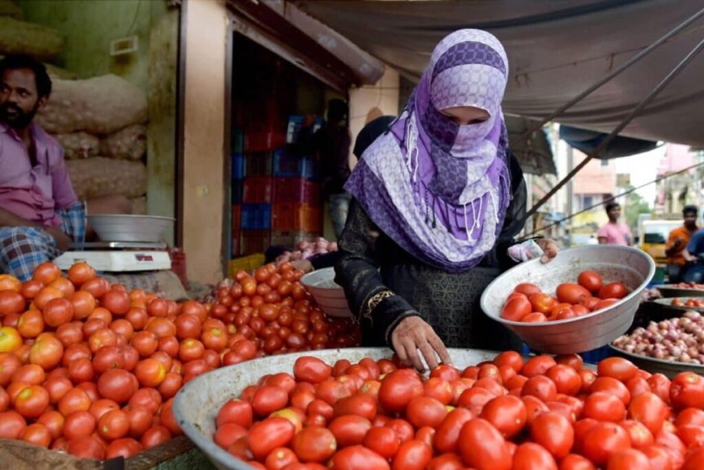 Chennai Rains: Vegetable Prices Shoot Up, Tomato Costlier by Rs 40 Per Kg in Single Day