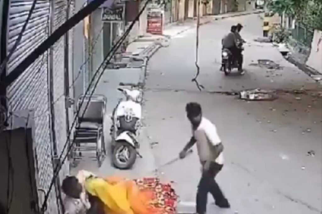 Delhi Man Brutally Thrashes Sleeping Man For "Don't Urinate In Public" Request | Video