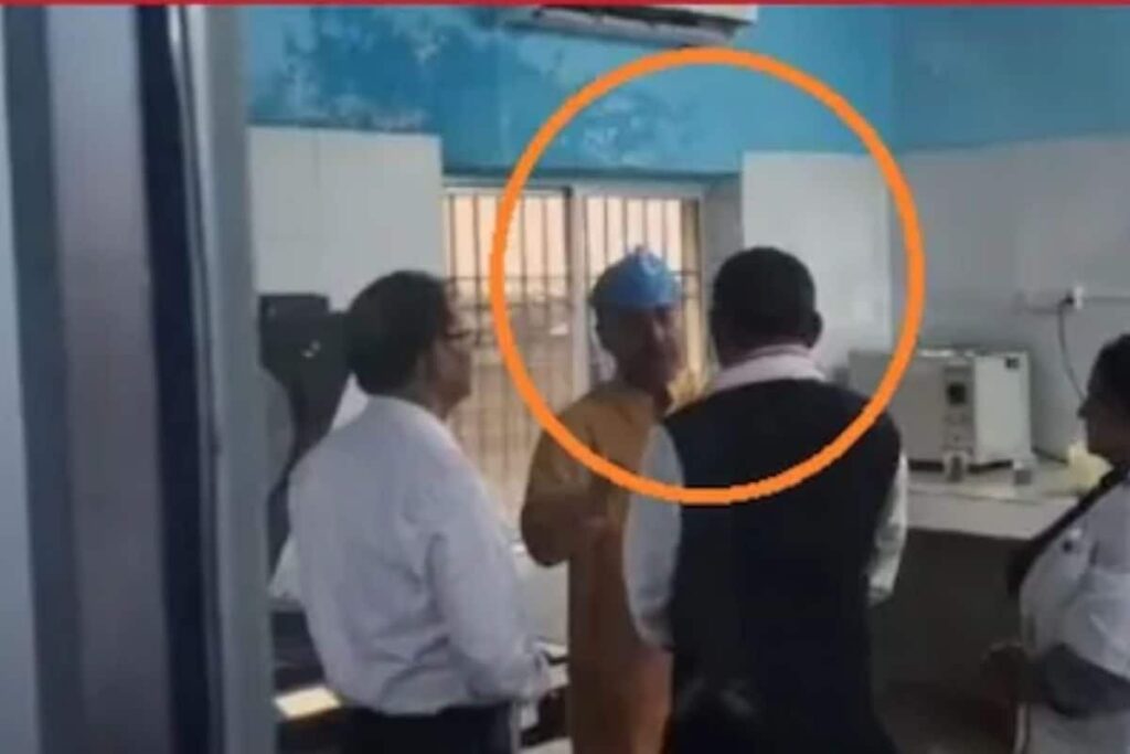 Uproar in Bihar After Health Minister Wears 'Shoe Cover' on Head at Begusarai Hospital