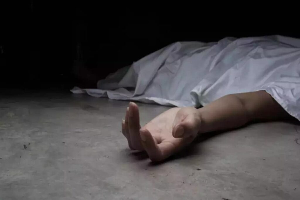 Woman Bleeds To Death After Sex As Boyfriend Wasted Crucial Time Looking For Cure Online