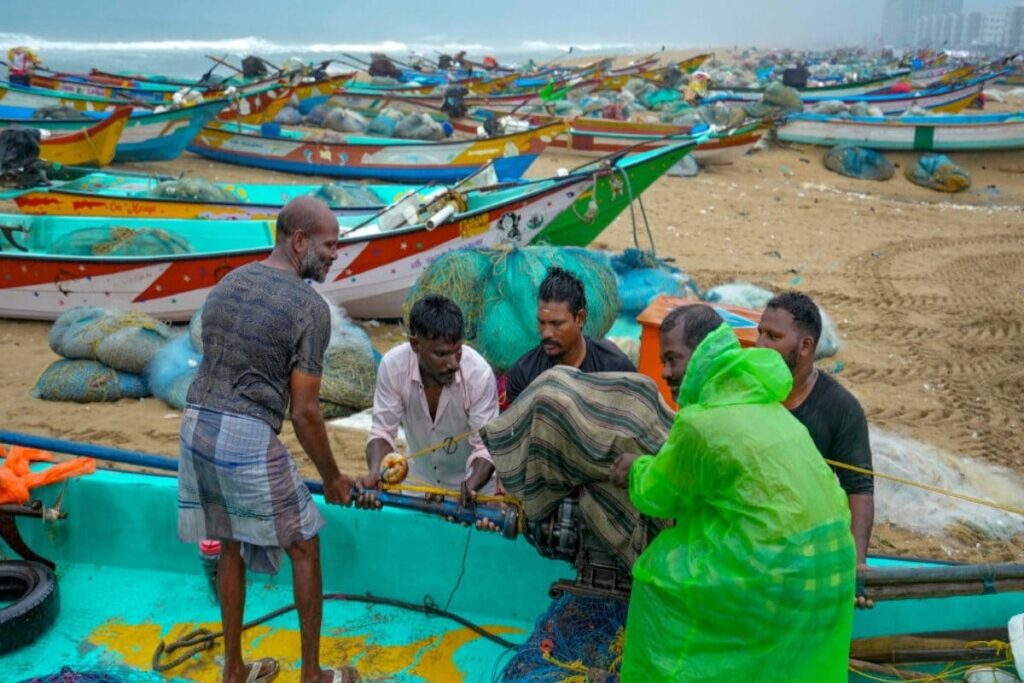 Cyclone Fengal LIVE: Rains Continue To Lash Tamil Nadu Amid School Closure, CM Stalin Monitors Preps