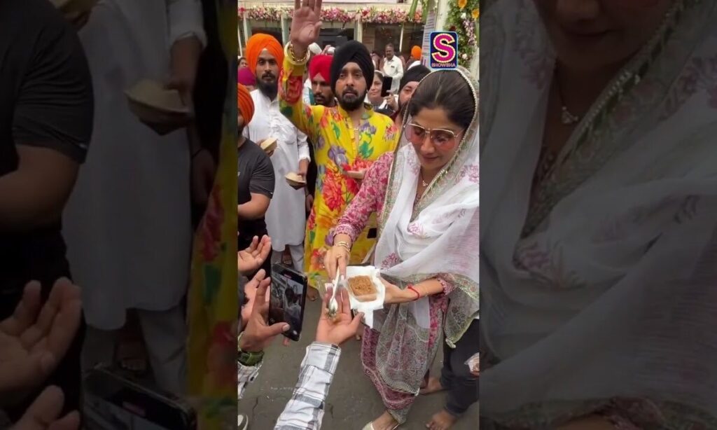 Shilpa Shetty Celebrates Guru Nanak Jayanti, Distributes Prasad To Paps | Bollywood | N18S