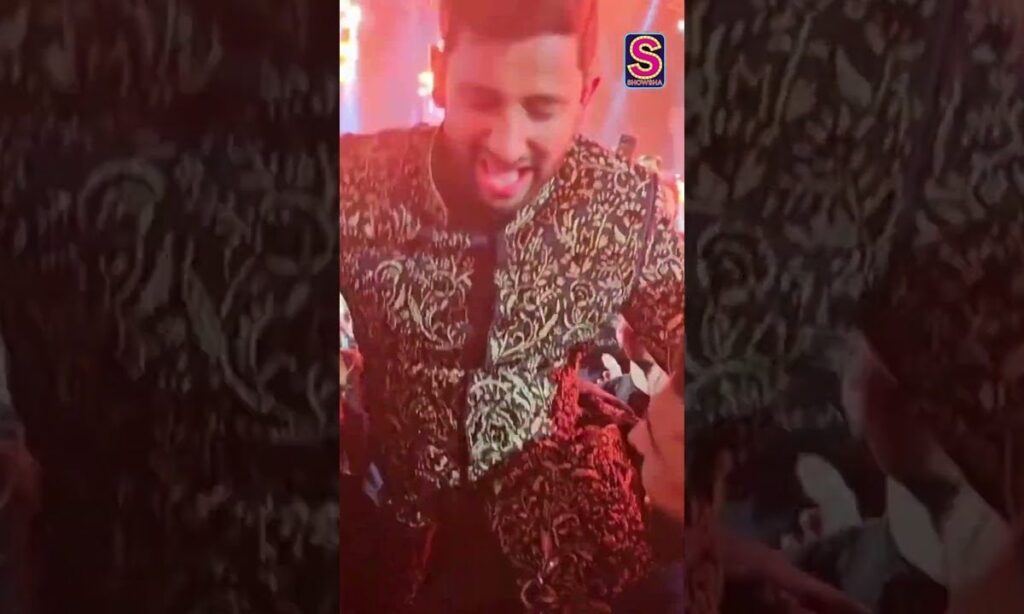 Ranveer Singh Lights Up the Room With His Infectious Energy—Truly The Life Of Every Party! | N18S