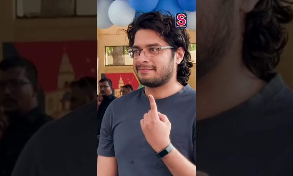 Amir Khan’s Son Junaid Casts His Vote In Mumbai | Maharashtra Election | N18S | #shortvideos