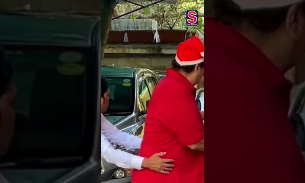 Cuties: Randhir Kapoor And Babita Kapoor Snapped Twinning In Red And Sharing A Sweet Moment | N18S