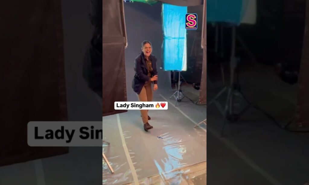 'Mrs Singham' Kajol Poses In Her Own Style | Kajol New Movie | N18S | #shorts | English News | N18S