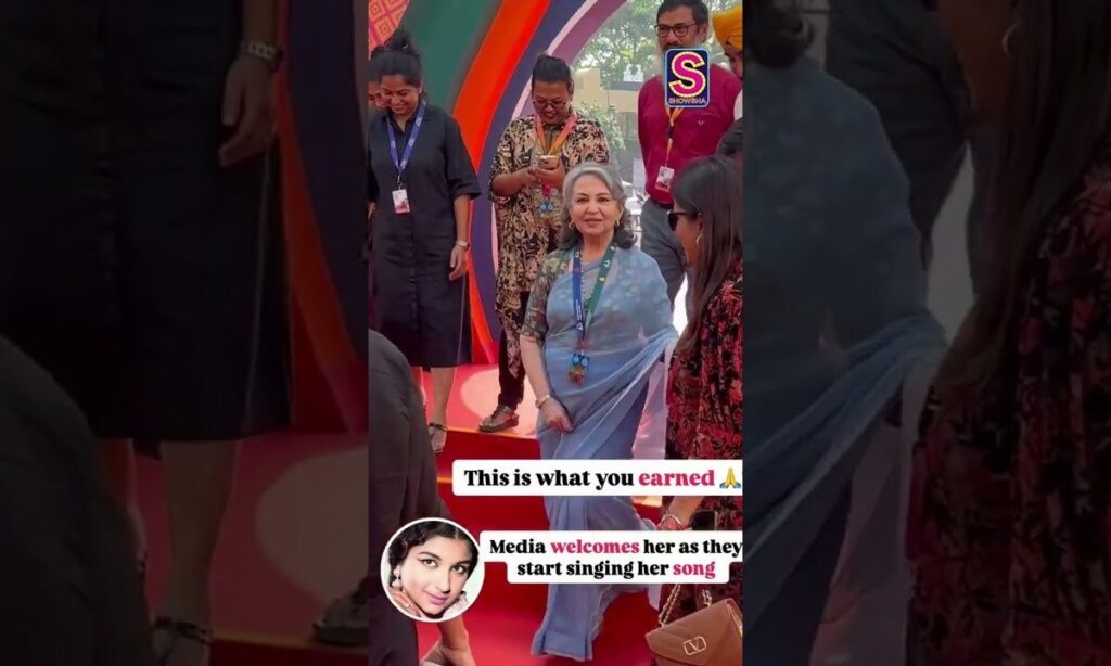 Paps Sing For Evergreen Sharmila Tagore As She Walks On Red Carpets | Bollywood | N18S