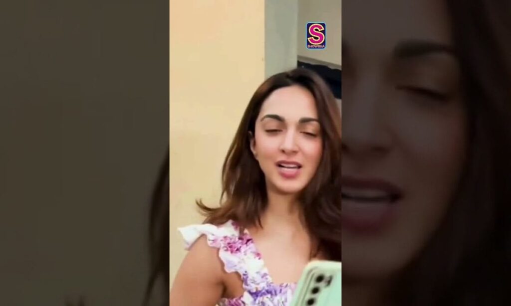 Cutie Kiara Advani Obliges Fan With A Selfie, Poses For Paps! | Bollywood | Fashion | N18S