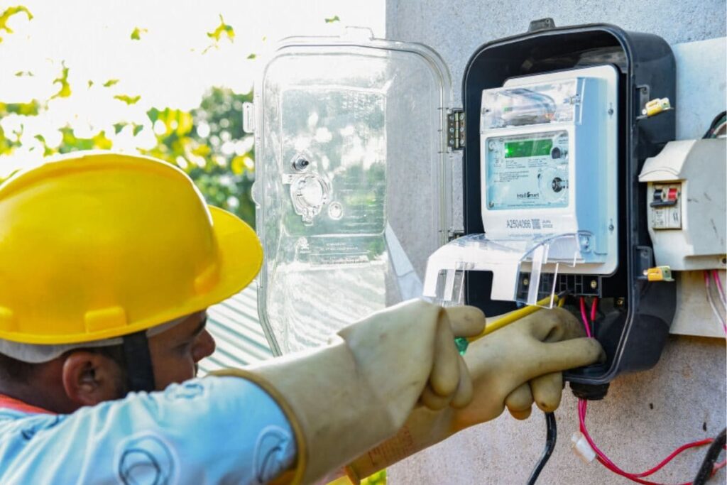 Smart Meters Responsible For Inflated Electricity Bills? MP Villagers Turn Away Officials